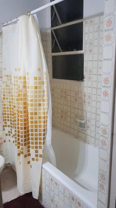 Apartamento Departamento En El Centro De La Ciudad , Acogedor Luminoso, Wifi Y Servicios Incluidos *