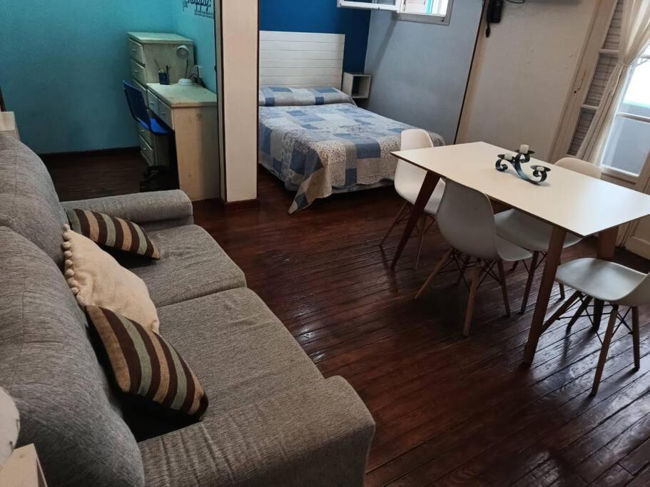 Apartamento Departamento En El Centro De La Ciudad , Acogedor Luminoso, Wifi Y Servicios Incluidos *