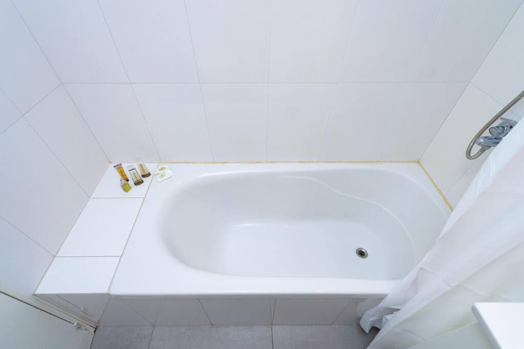 Luxury Tower With Pool & Gym Sleeps 4