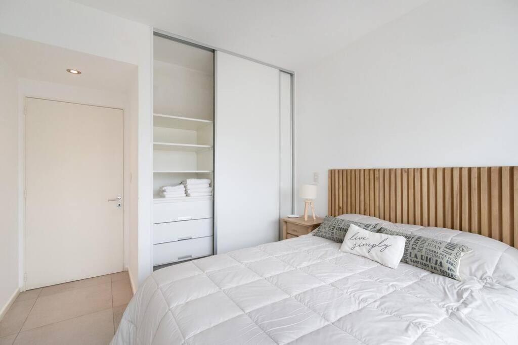 Luxury Tower With Pool & Gym Sleeps 4 *