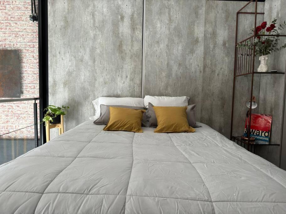 Plaza Serrano - New York Style Loft By Aires *