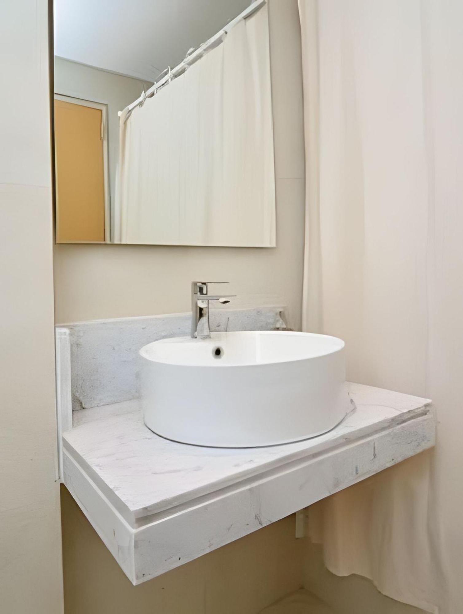 Enjoy Vallanhost @ Matienzo Lot - 12 Apartment