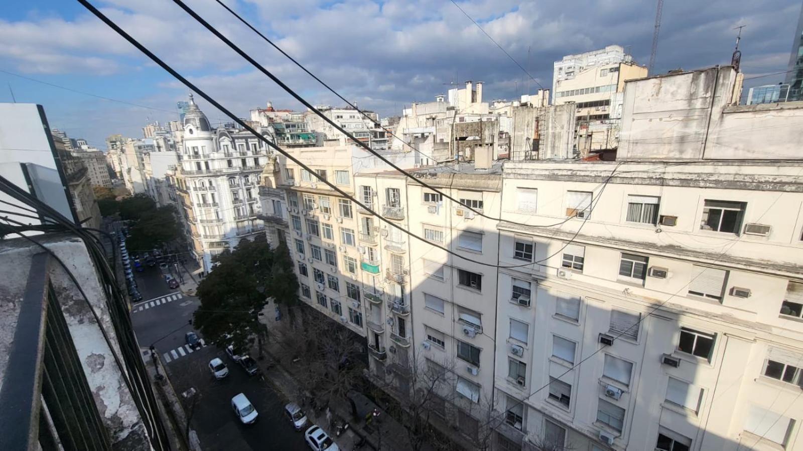 Apartamento Luminoso Y Calido Con Balcon A La Calle
