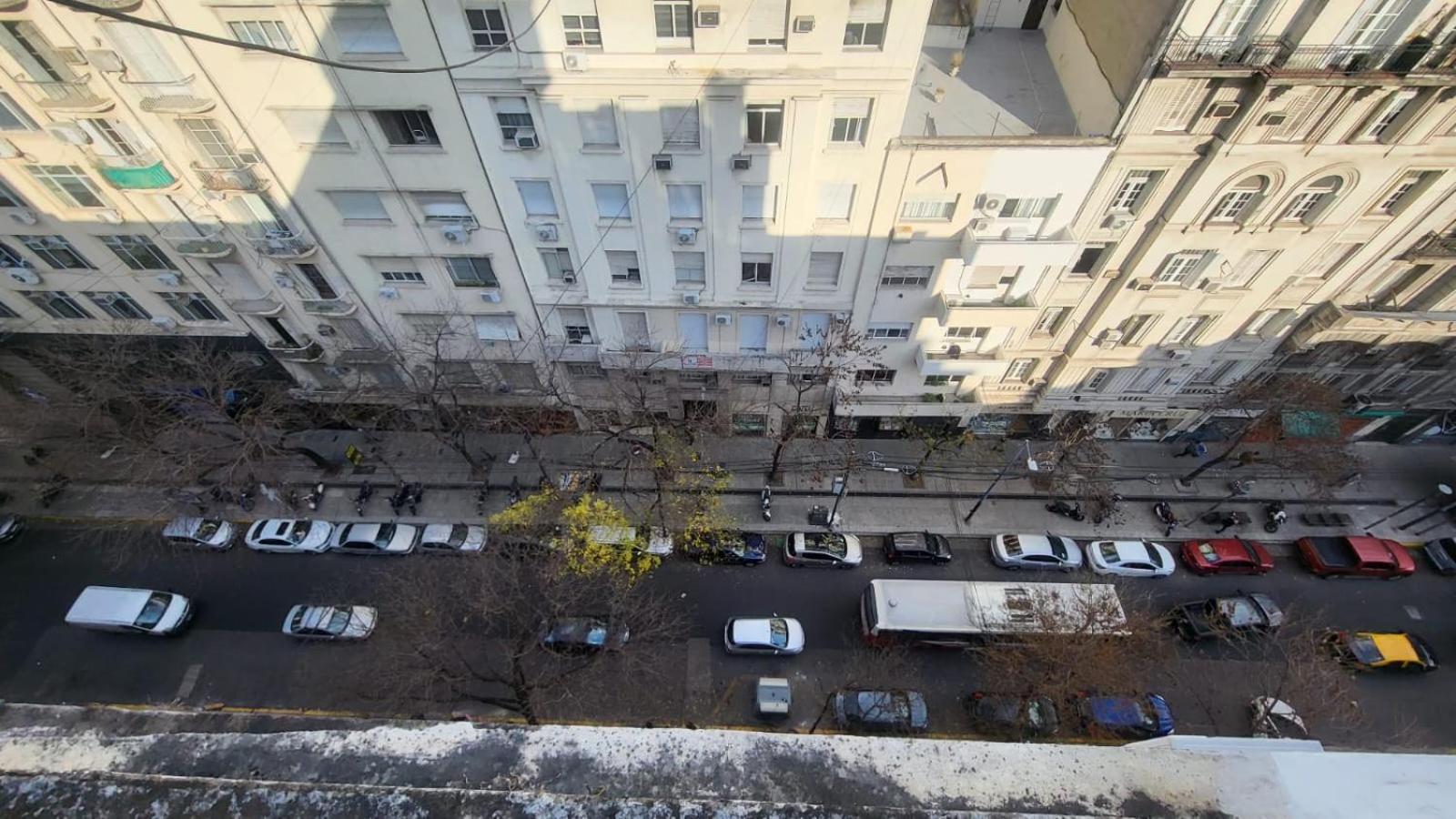 Apartamento Luminoso Y Calido Con Balcon A La Calle *