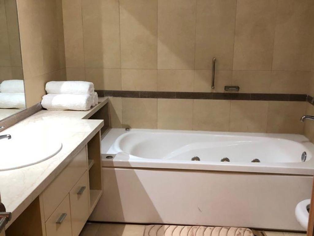 Luxury In Azucena Villaflor 400 Apartamento