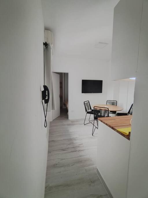 Comodo Dos Ambientes En El Centro De Apartamento *