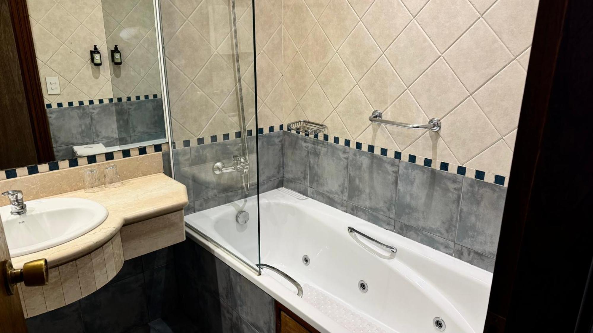 Hotel Gardi & 4*