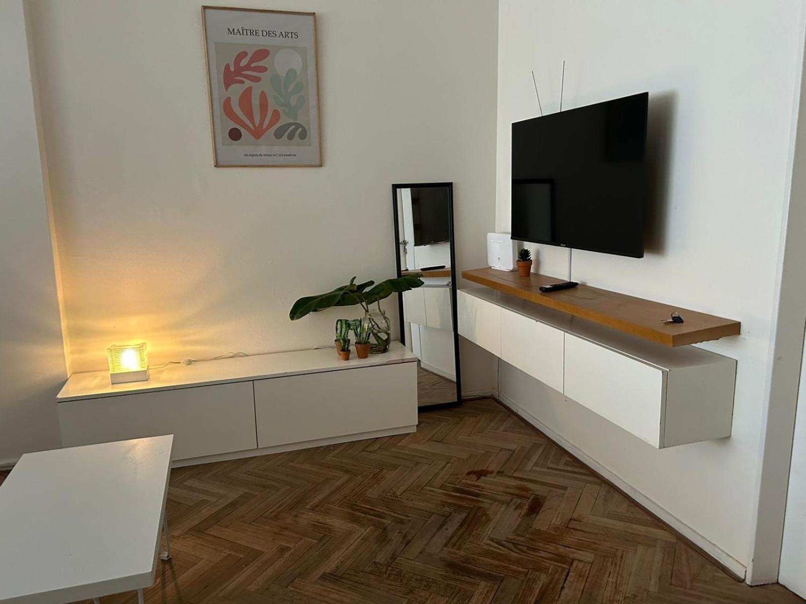 Apartamento Amplio Divisible, Zona Movistar Arena Y Cerca De Palermo, 4 Pax *