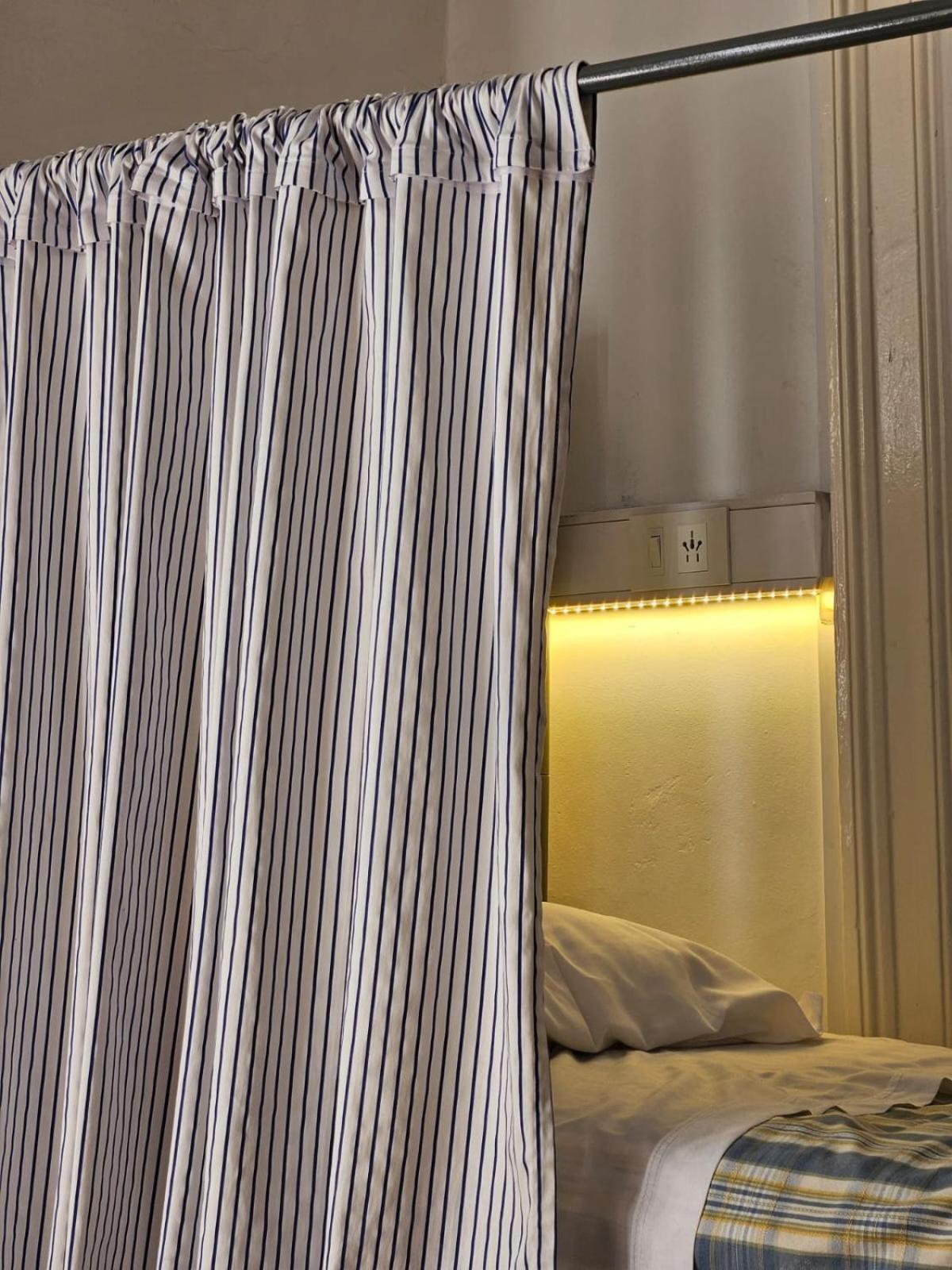Hotel Ba Stop House 3*