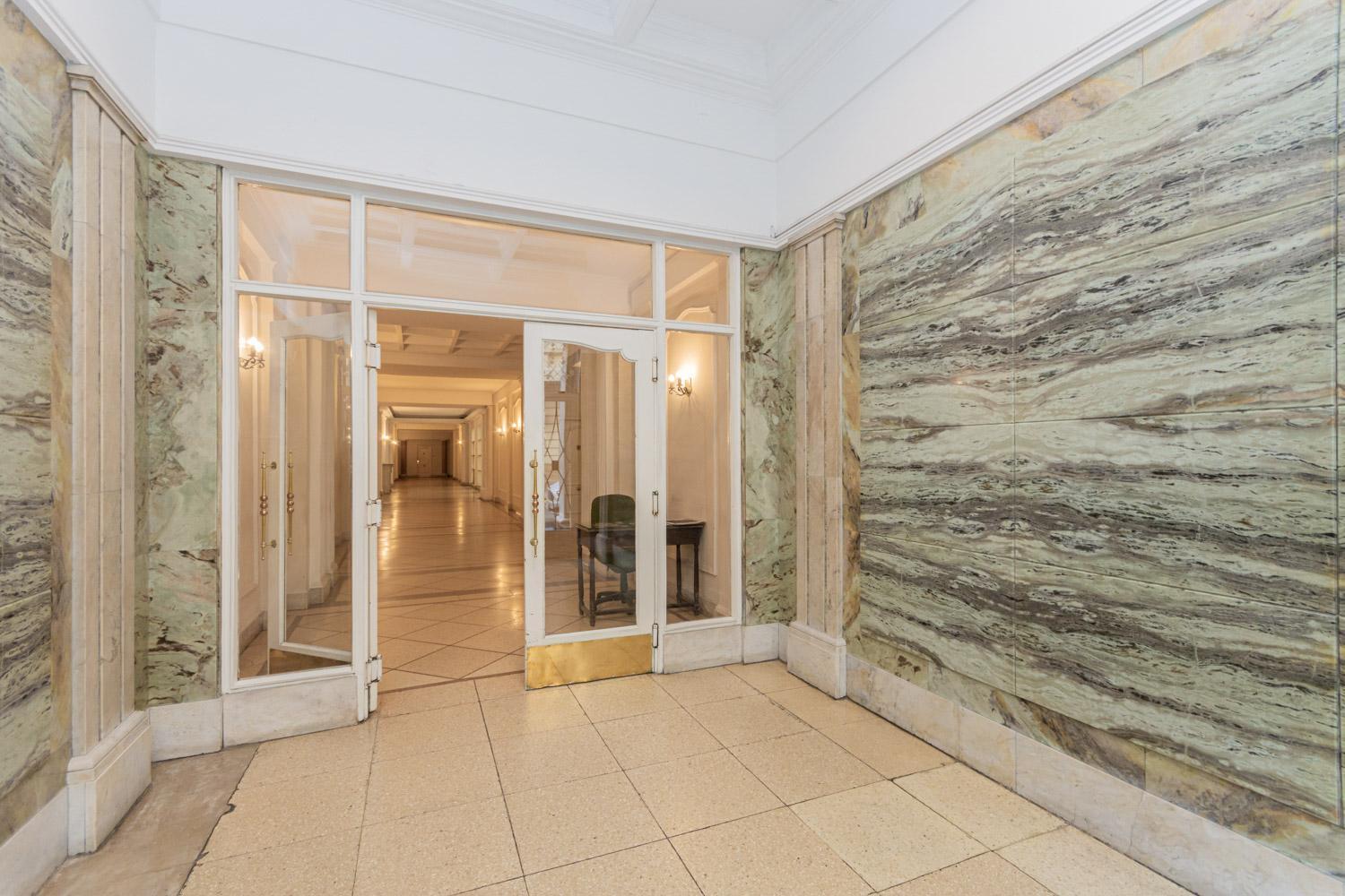 Apartamento Espectacular Departamento Estilo Frances En La Mejor Zona De Recoleta Sobre La Calle Arenales Buenos Aires