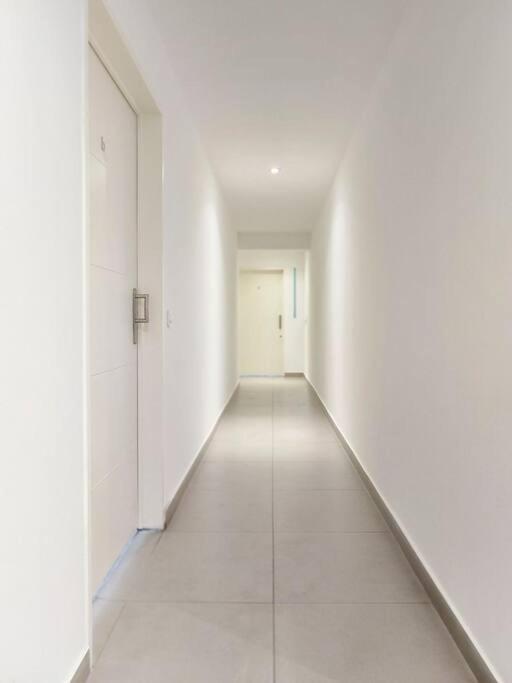 Mid-long Term With Balcony Apartamento *