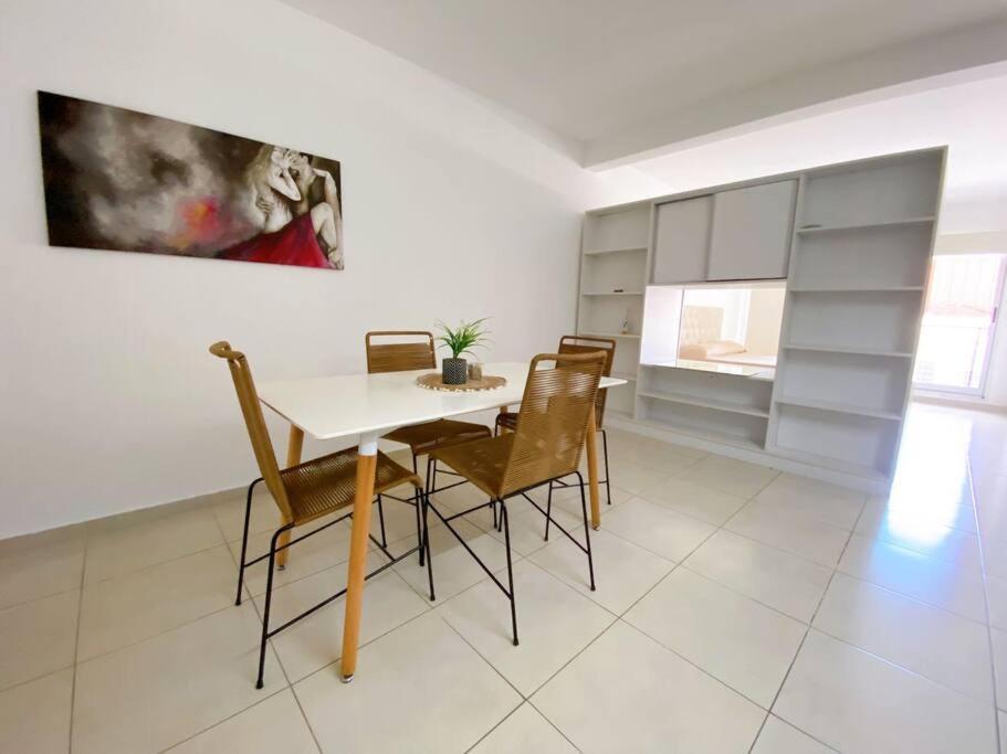 Amplio Studio, En Chacarita Apartamento *