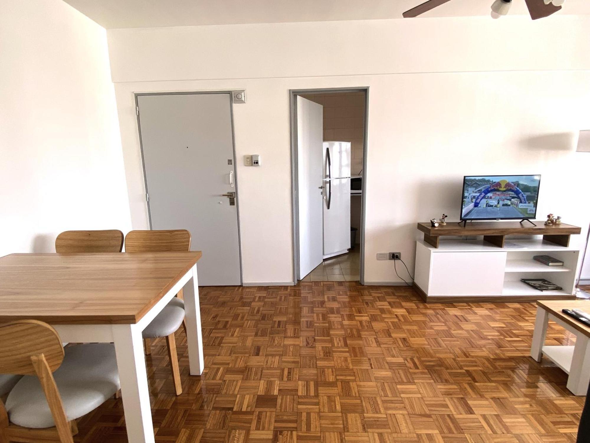 Muy Buena Ubicacion. Luminoso Y Silencioso Apartamento Ciudad Autónoma de Buenos Aires