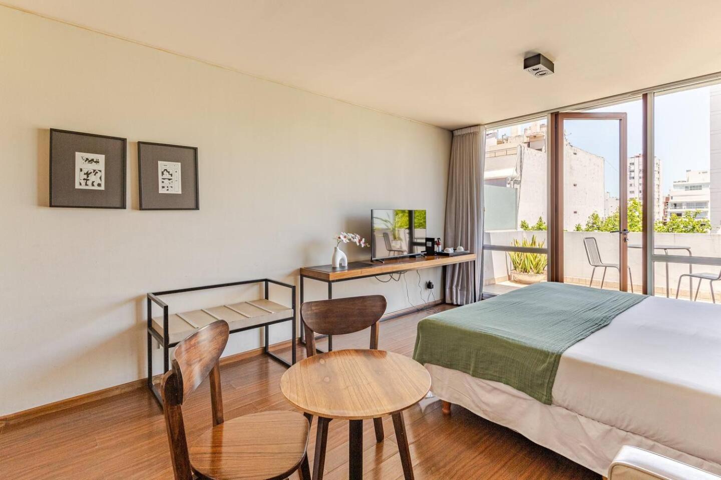 Live At Location Palermo Soho -t707- * Buenos Aires