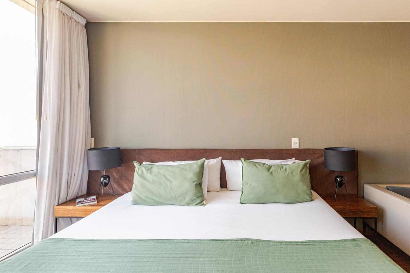 Live At Location Palermo Soho -t707- * Buenos Aires