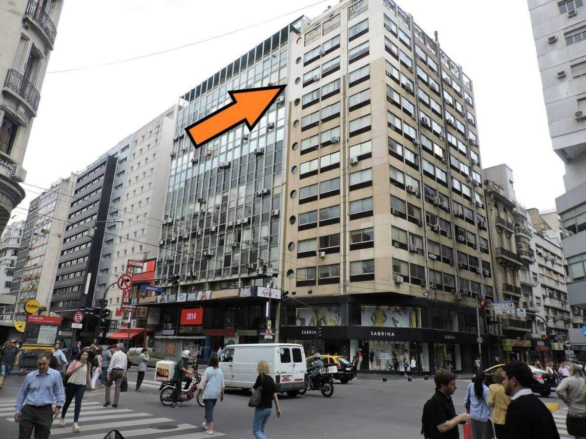 4 Ventanales Sobre La Avenida Corrientes Apartamento