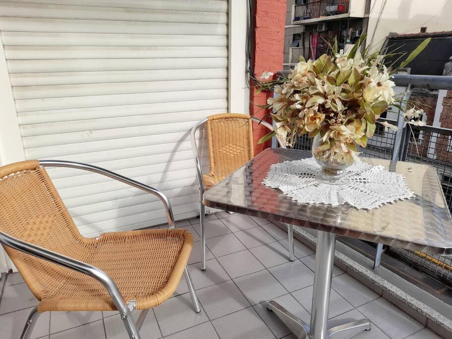 Departamento De Dos Ambientes Con Amplio Balcon, Muy Luminoso Apartamento