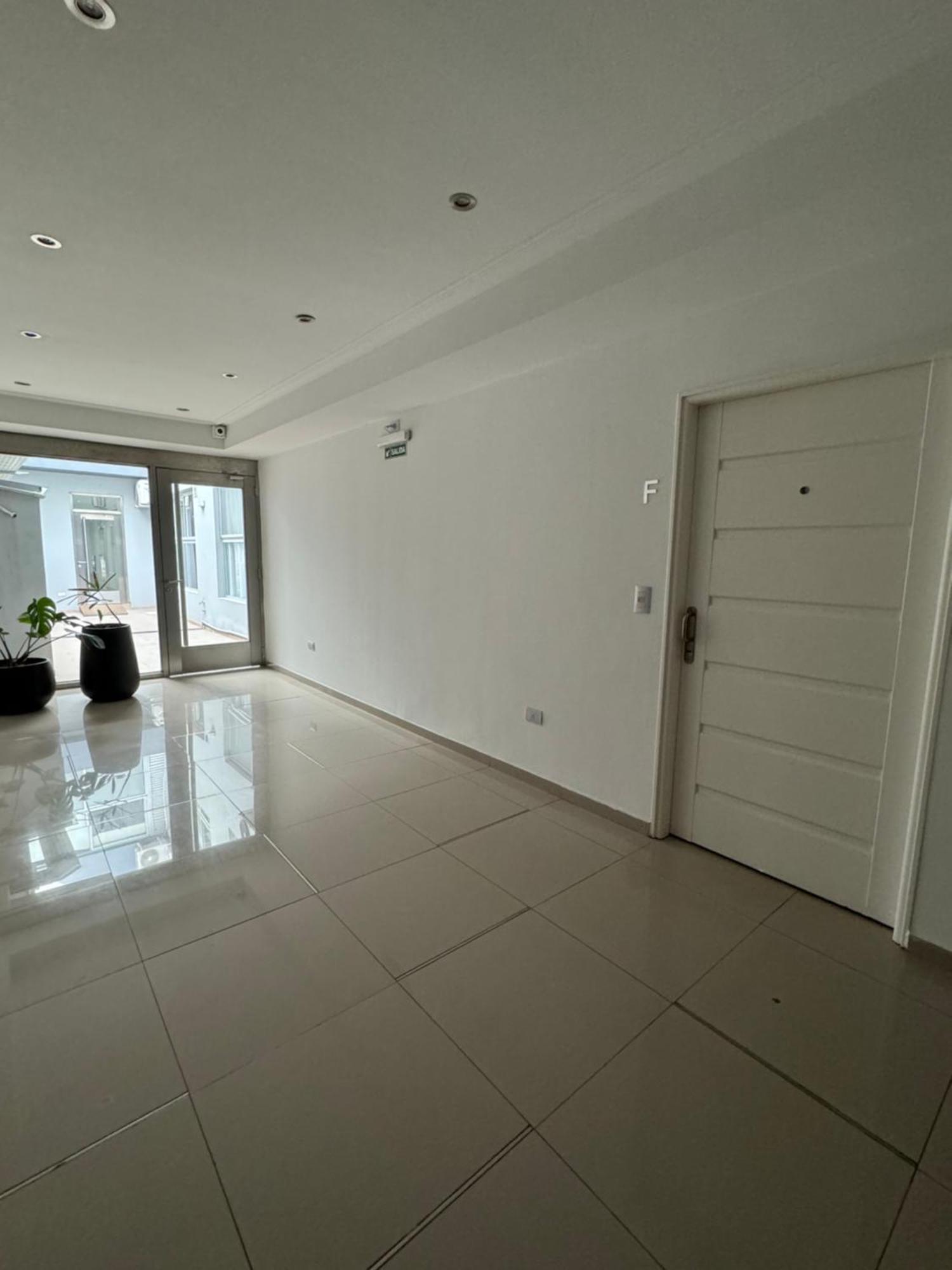 Apartamento Uade - Amplio Ambiente En Monserrat