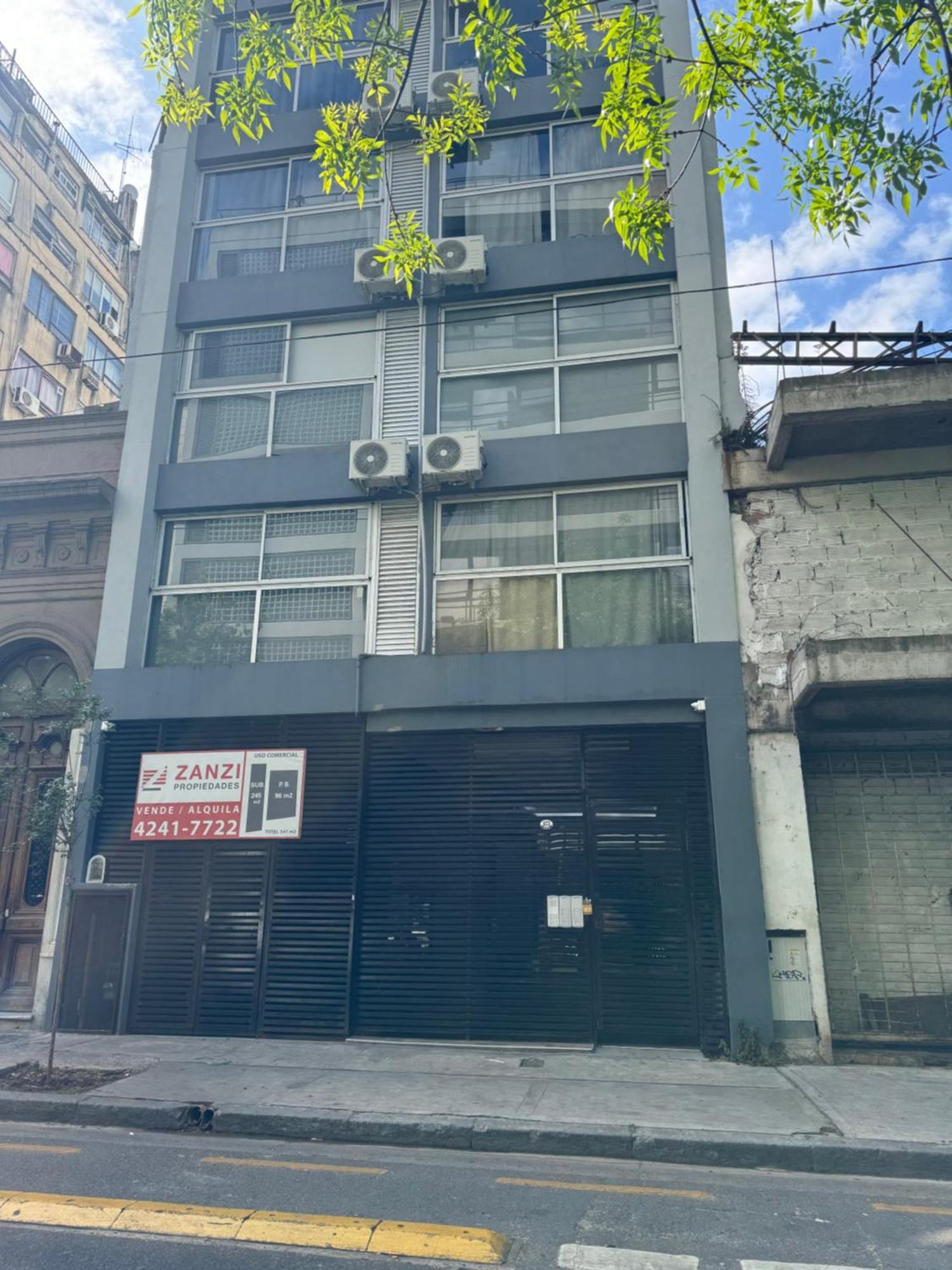 Uade - Amplio Ambiente En Monserrat Ciudad Autónoma de Buenos Aires