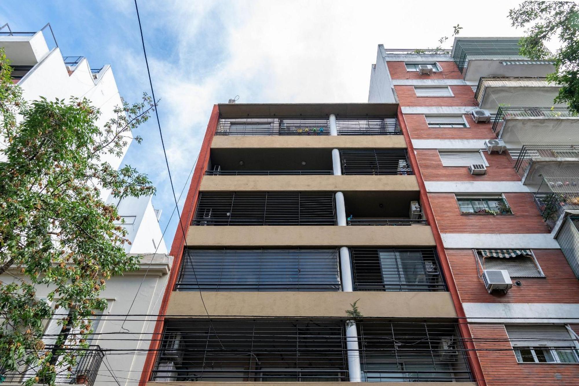 Espacioso Departamento Con Cochera En Recoleta *