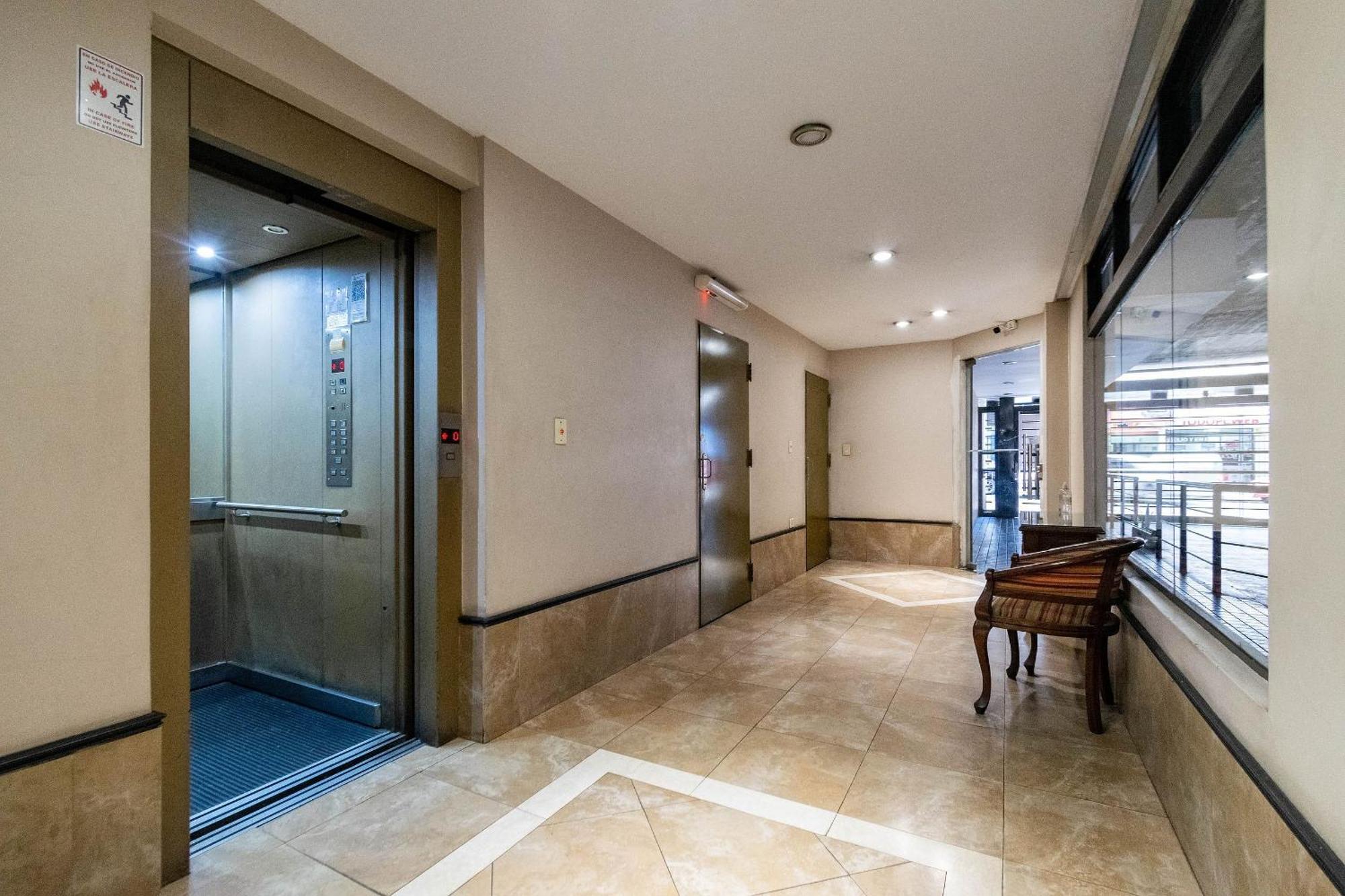 Espacioso Departamento Con Cochera En Recoleta Ciudad Autónoma de Buenos Aires