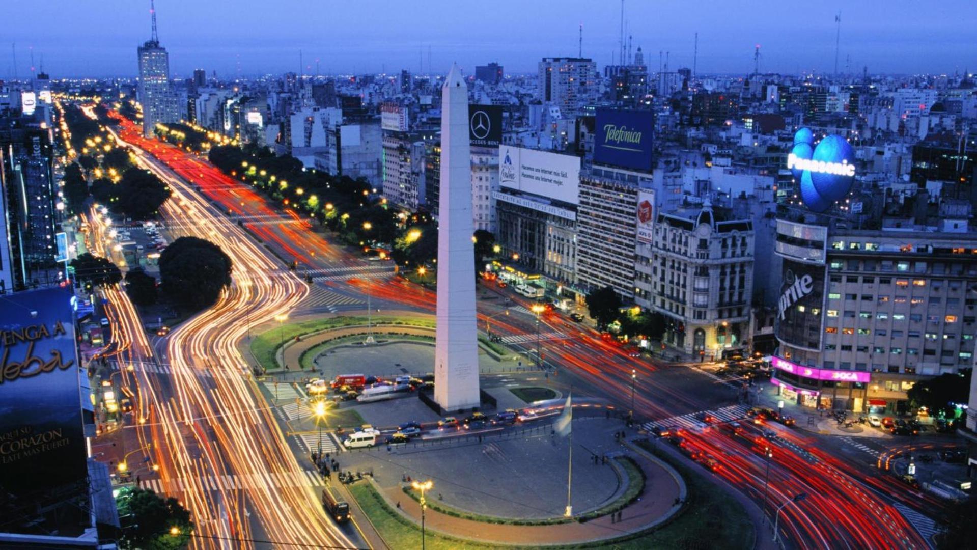 Obelisco Centrico Y Familiar *