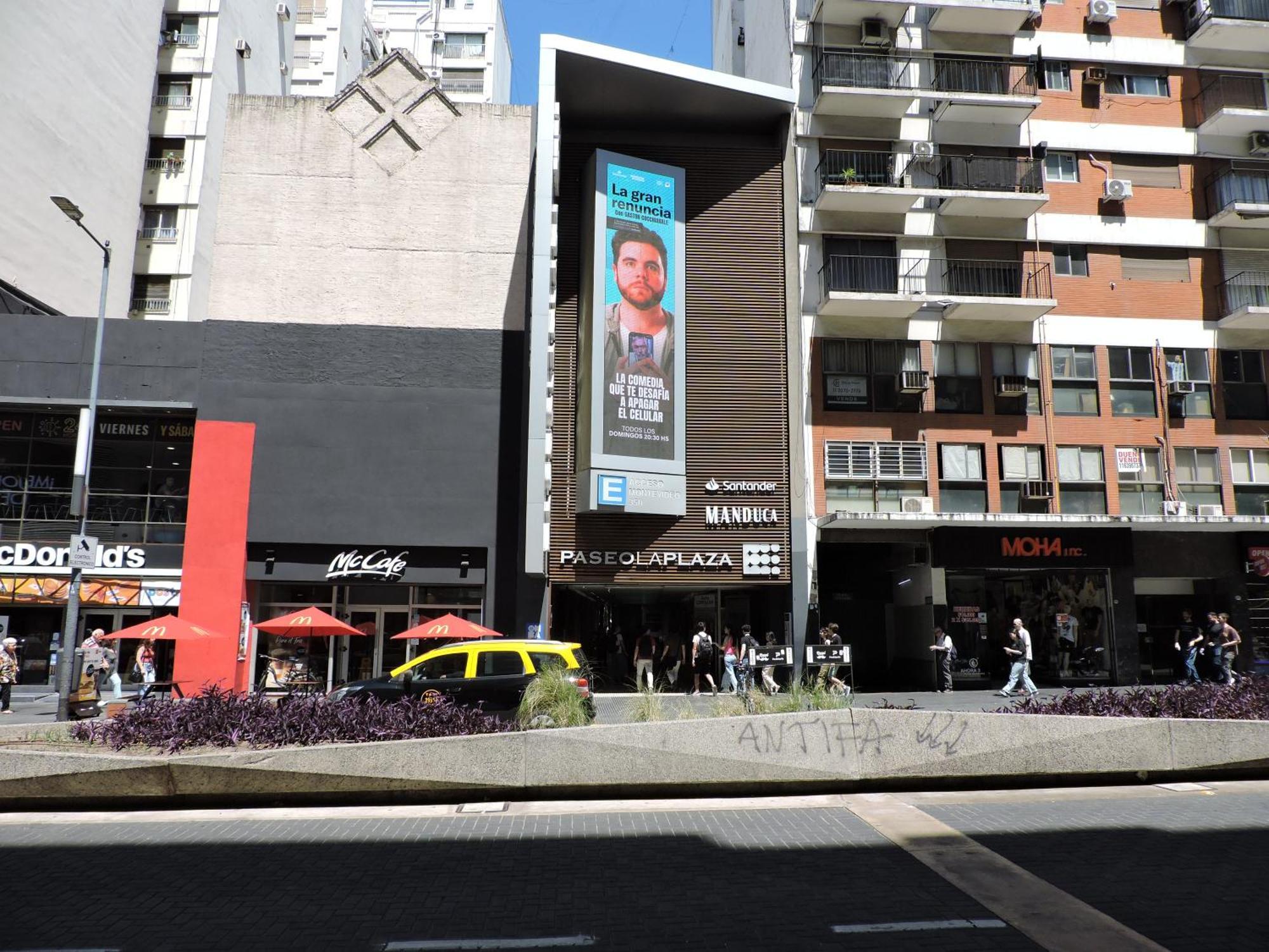 4 Ventanales Sobre La Avenida Corrientes Buenos Aires