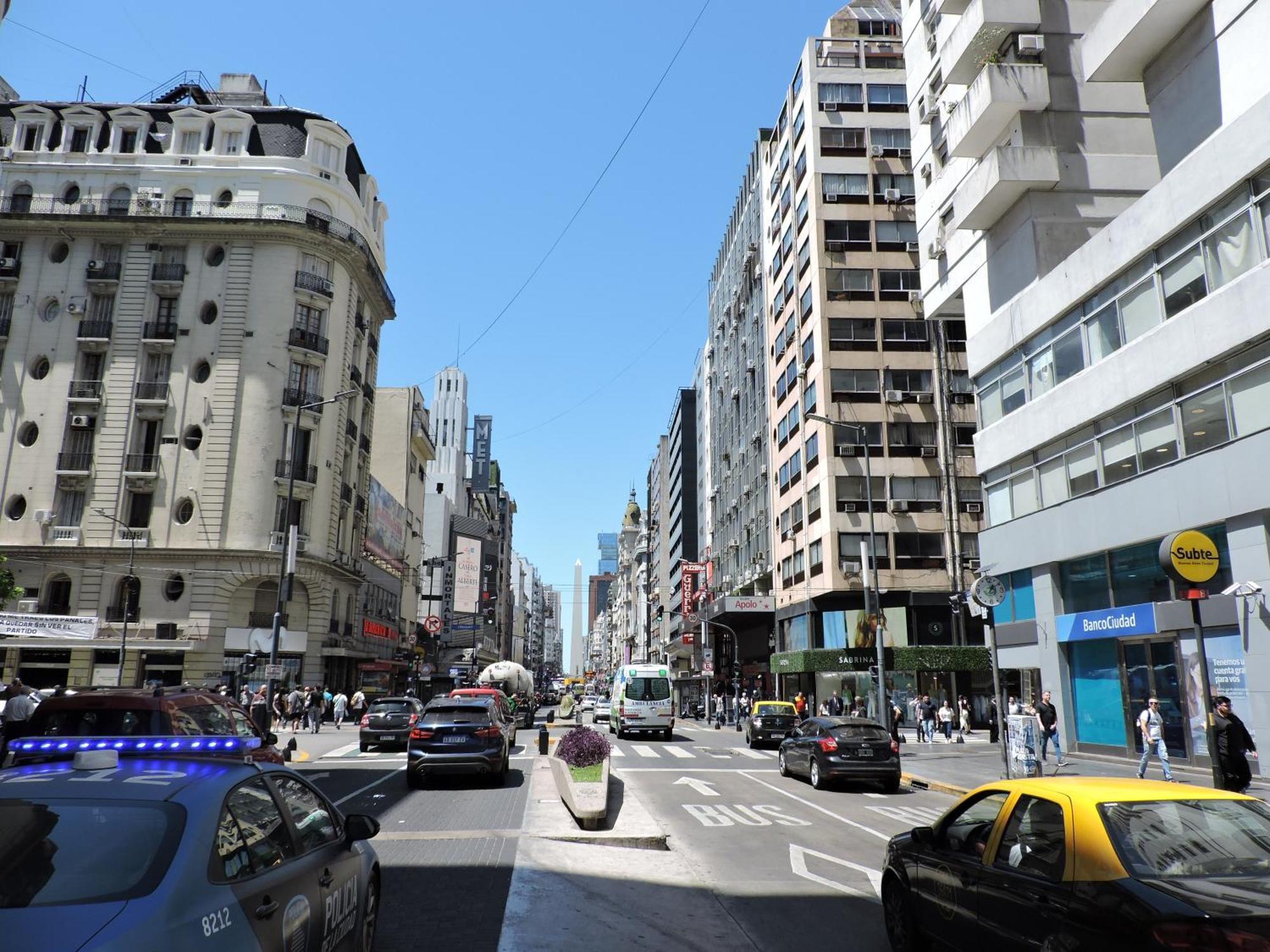 4 Ventanales Sobre La Avenida Corrientes Apartamento Buenos Aires