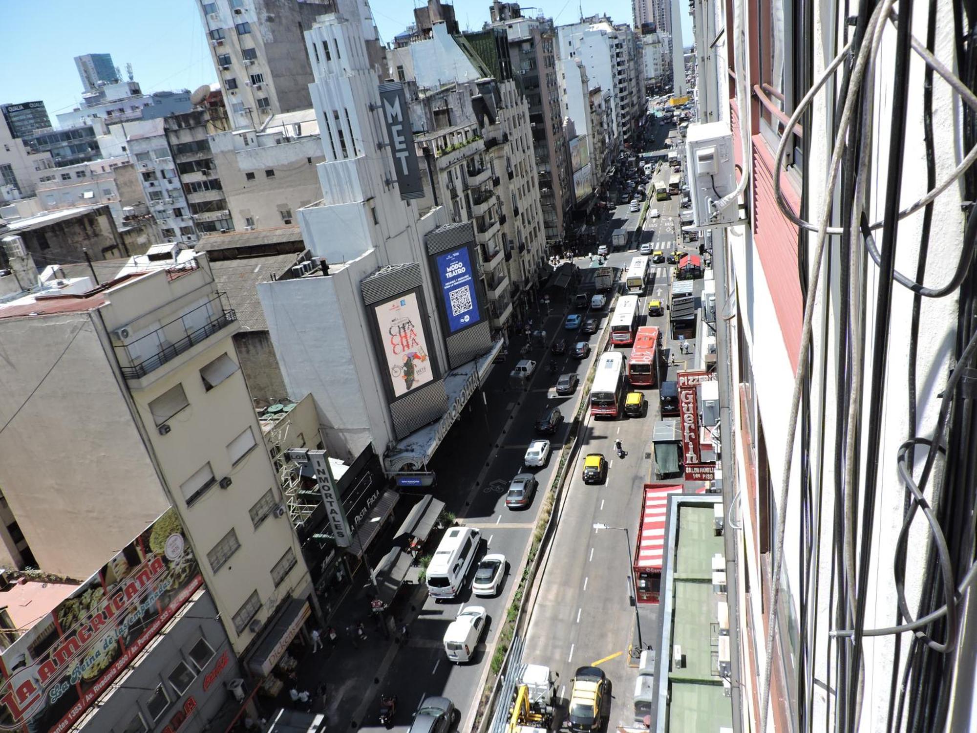 4 Ventanales Sobre La Avenida Corrientes * Buenos Aires