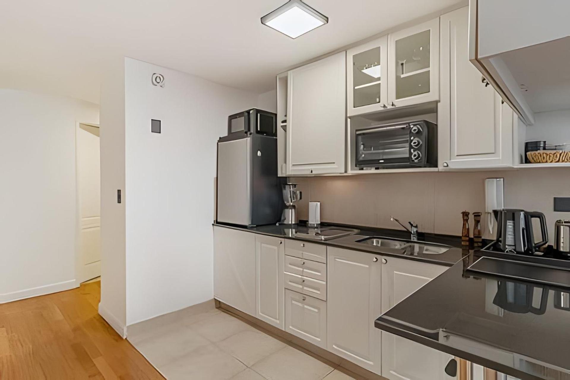 Apartamento Arenales: Modernos Con Piscina Y Seguridad 24hs. En Recoleta *