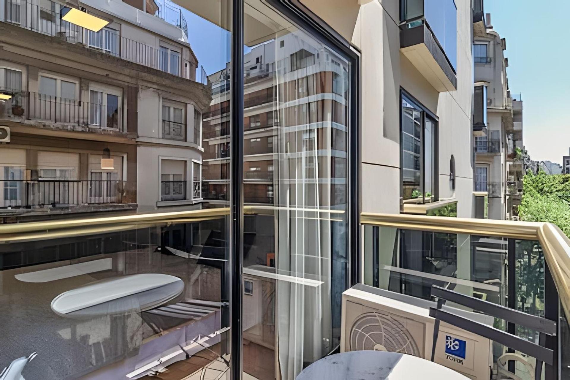 Arenales: Modernos Con Piscina Y Seguridad 24hs. En Recoleta Ciudad Autónoma de Buenos Aires