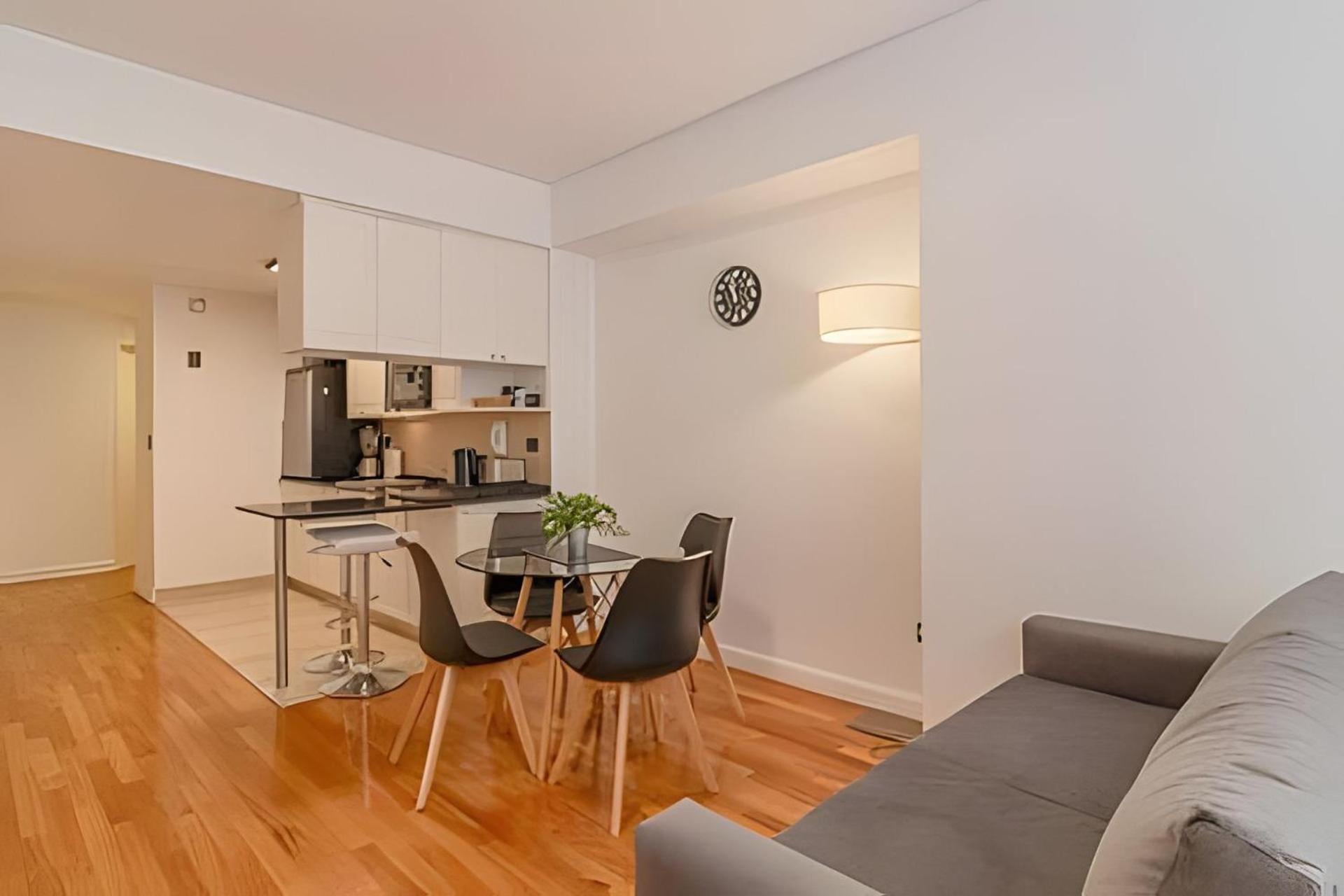 Apartamento Arenales: Modernos Con Piscina Y Seguridad 24hs. En Recoleta *
