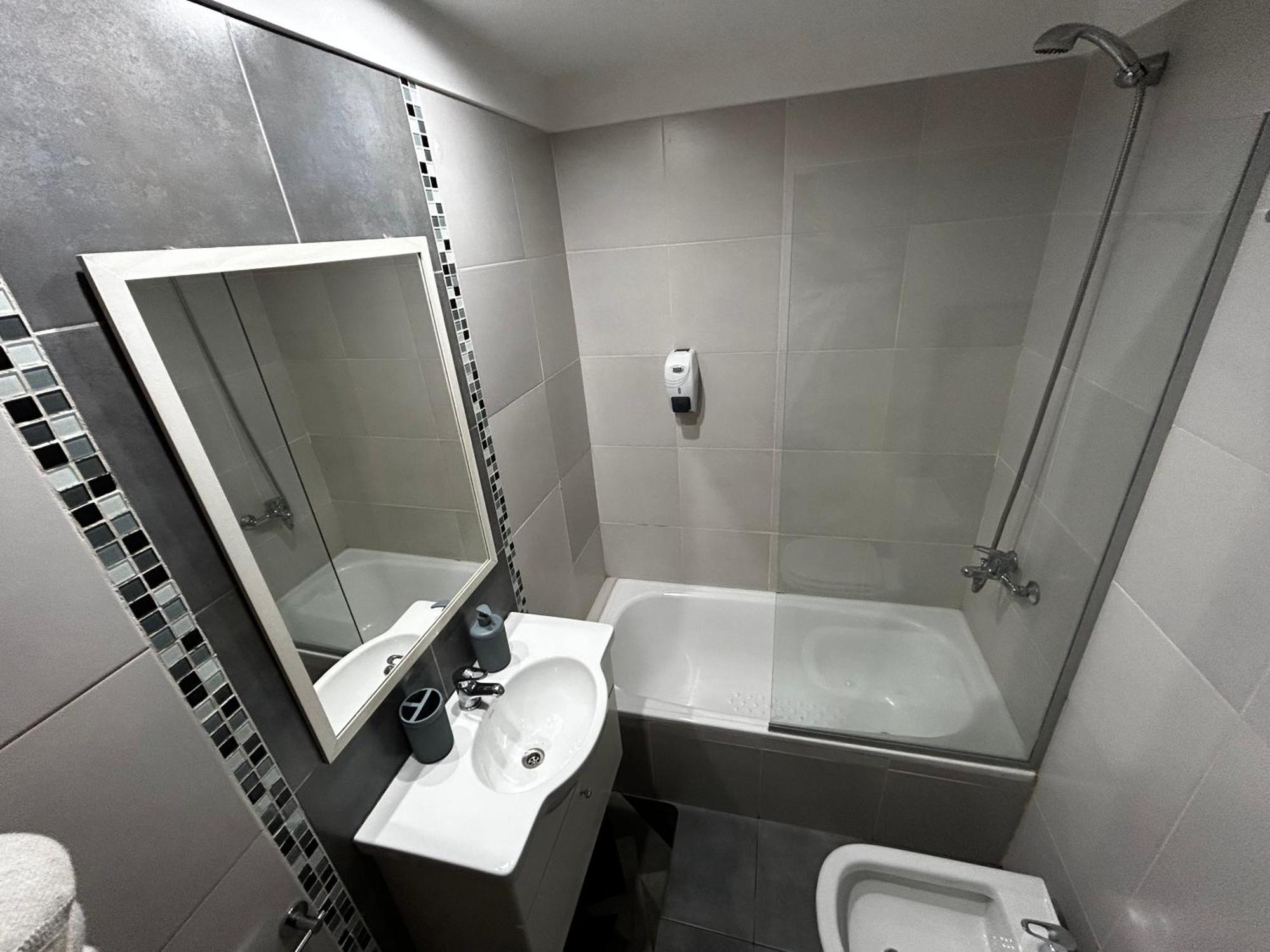 Apartamento Comodo Y Luminoso Monoambiente Dividido A Estrenar, 3 Pax *