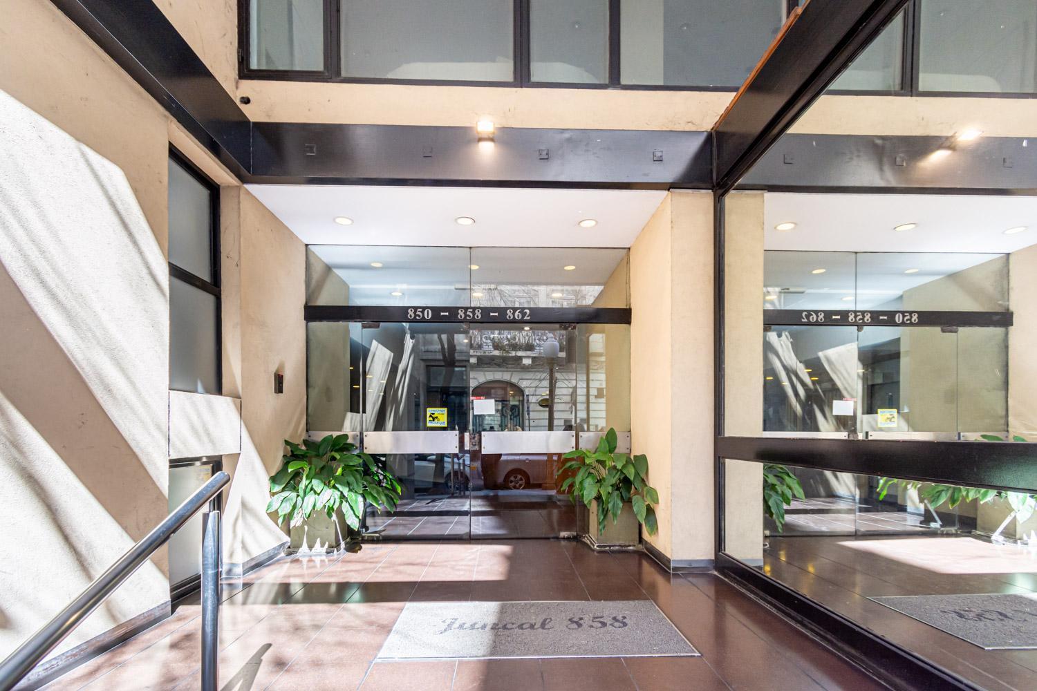 Increible Y Amplio Departamento En La Mejor Zona De Recoleta Sobre La Calle Juncal Apartamento