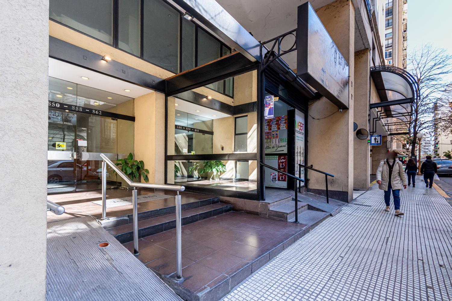 Apartamento Increible Y Amplio Departamento En La Mejor Zona De Recoleta Sobre La Calle Juncal *