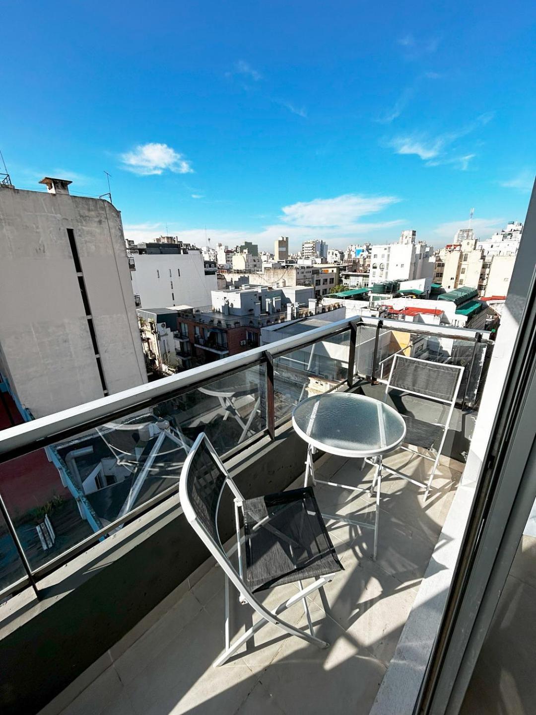 Departamento Amplio Piso Alto Balcon Muy Luminoso En San Telmo 93 *