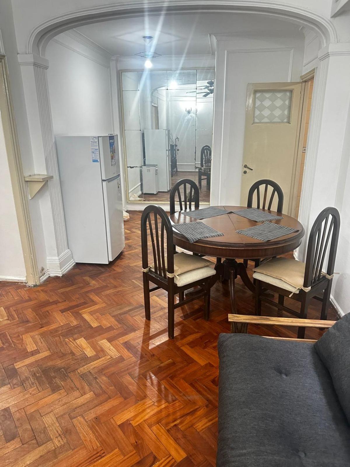 Apartamento Departamento 2 Ambientes Con Amplia Sala En El Centro