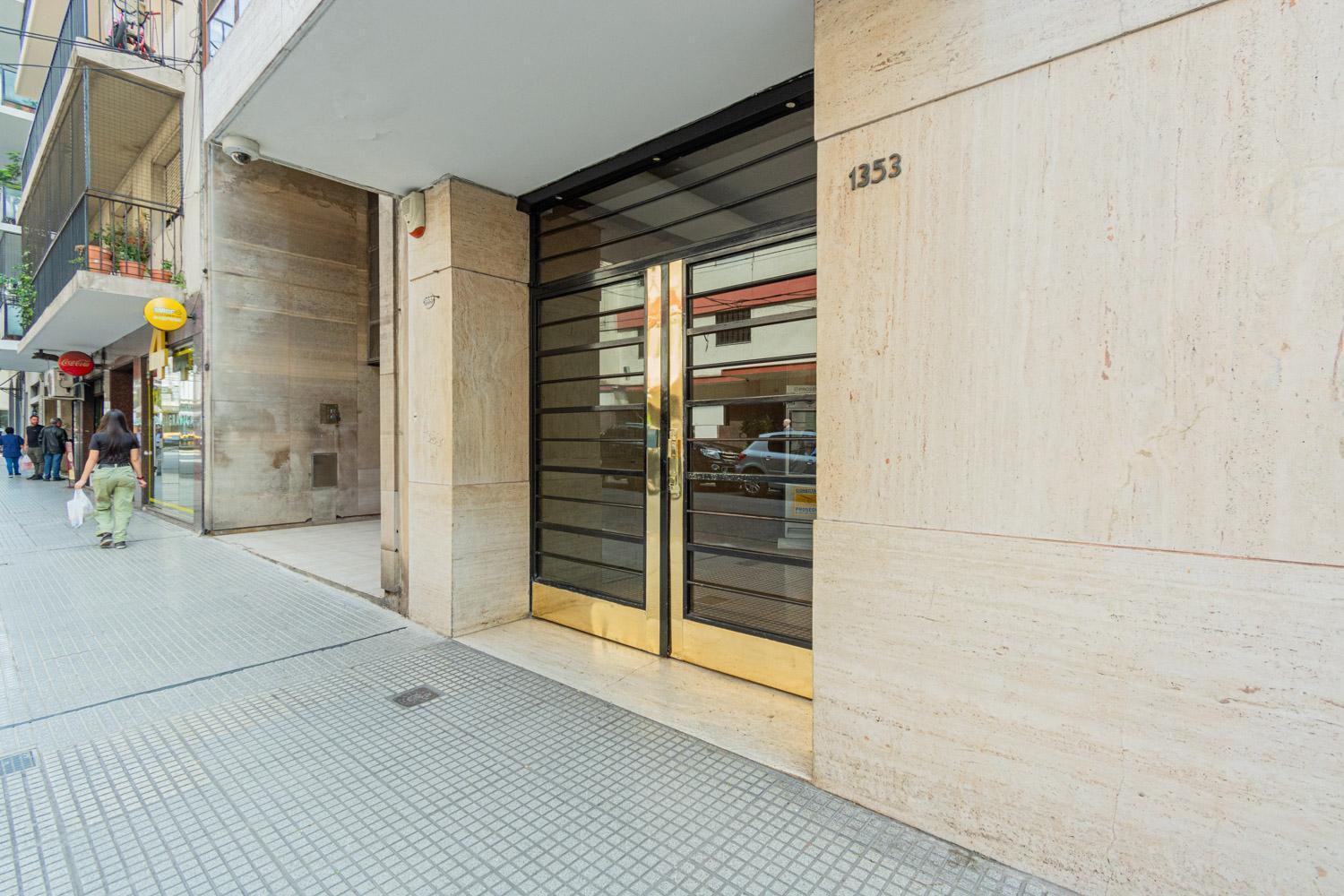 Increible Departamento Con Amplio Parque En La Mejor Zona De Recoleta Sobre La Calle Paraguay *