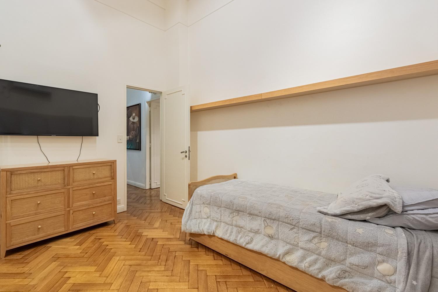 Increible Departamento Con Amplio Parque En La Mejor Zona De Recoleta Sobre La Calle Paraguay