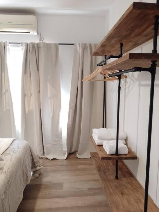 Apartamento Par De Estudios Comunicados. Tierra Fertil