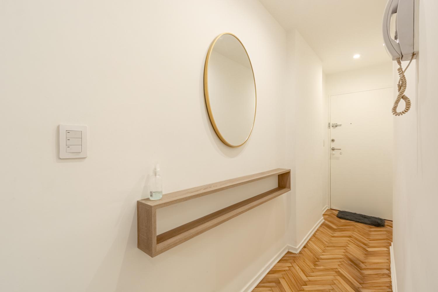 Elegante Departamento Ubicado En La Mejor Zona De Recoleta Sobre La Calle Parana 1019