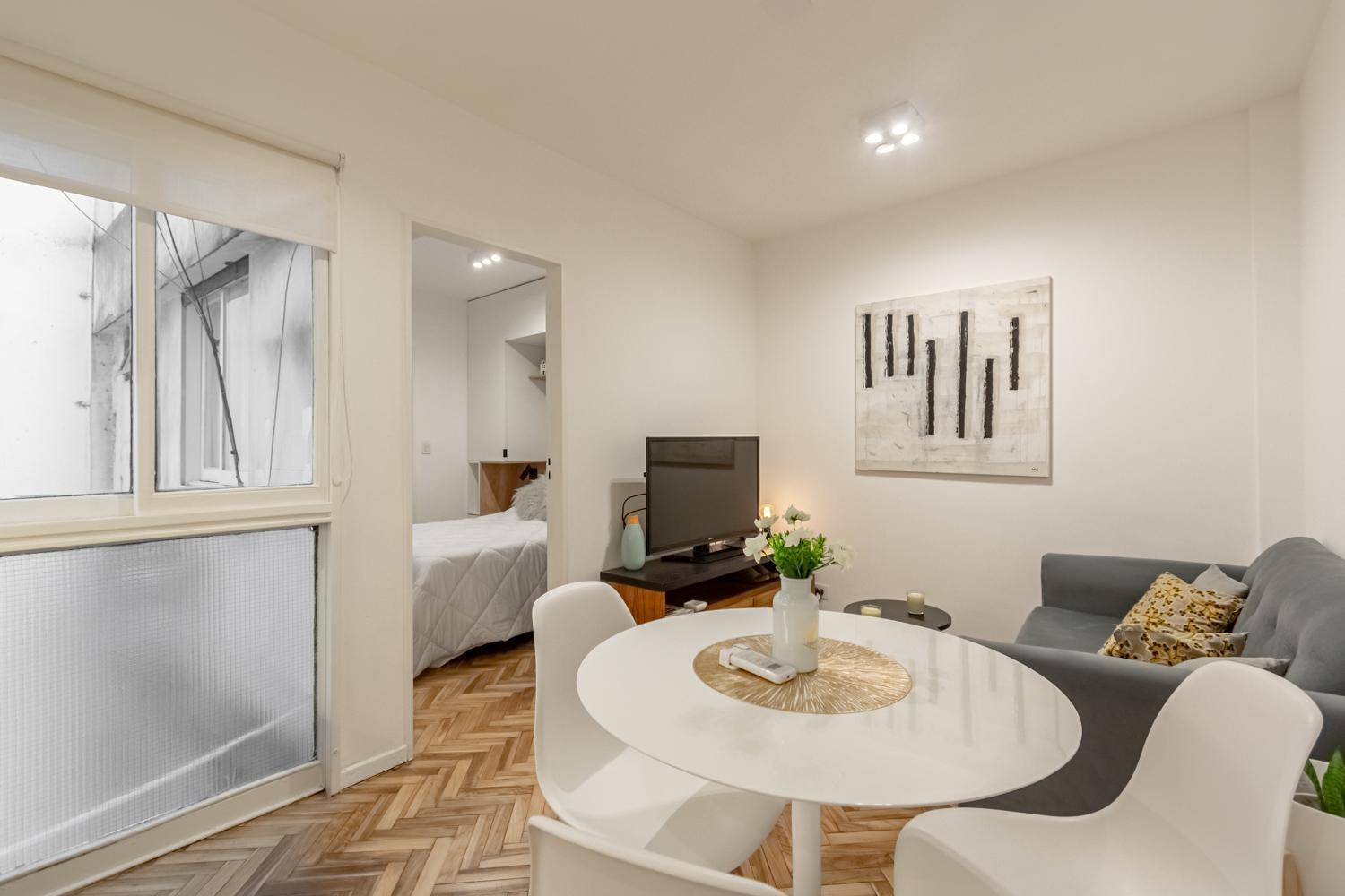Elegante Departamento Ubicado En La Mejor Zona De Recoleta Sobre La Calle Parana 1019