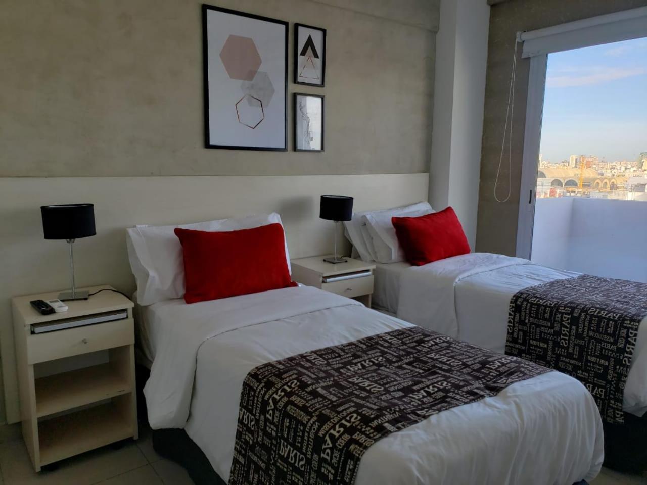 Isi Baires Apartahotel