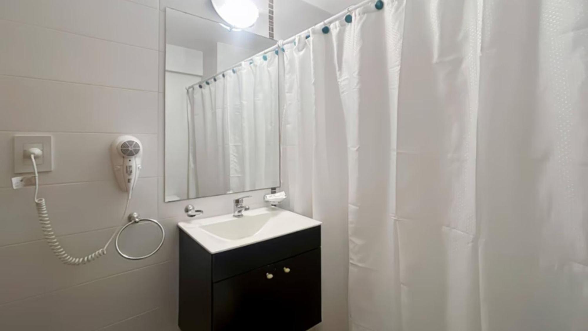 Modern With Amenities In The Heart Of The -u6 *