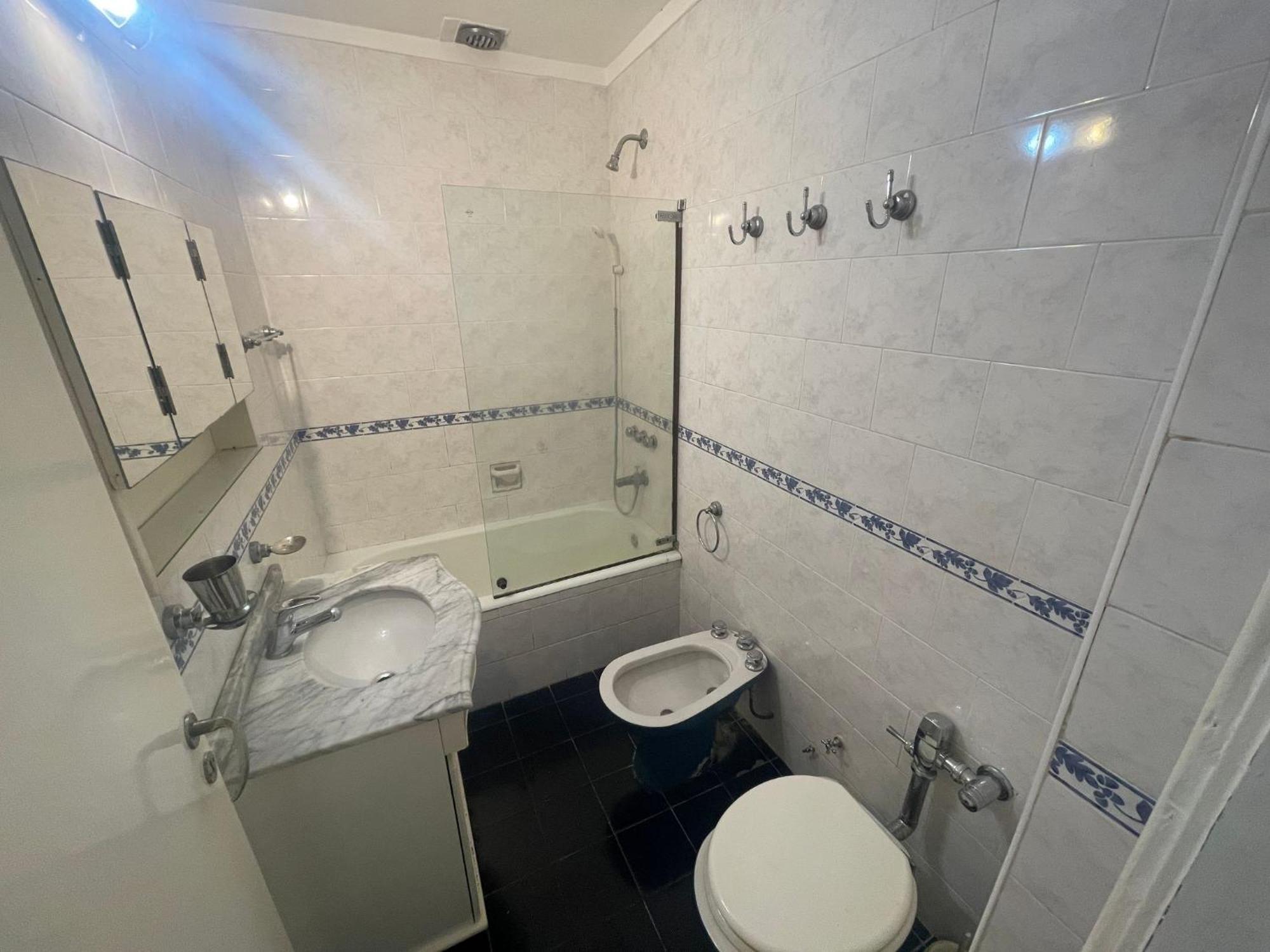 Apartamento Luxurious Three-bedroom In The Heart Of *