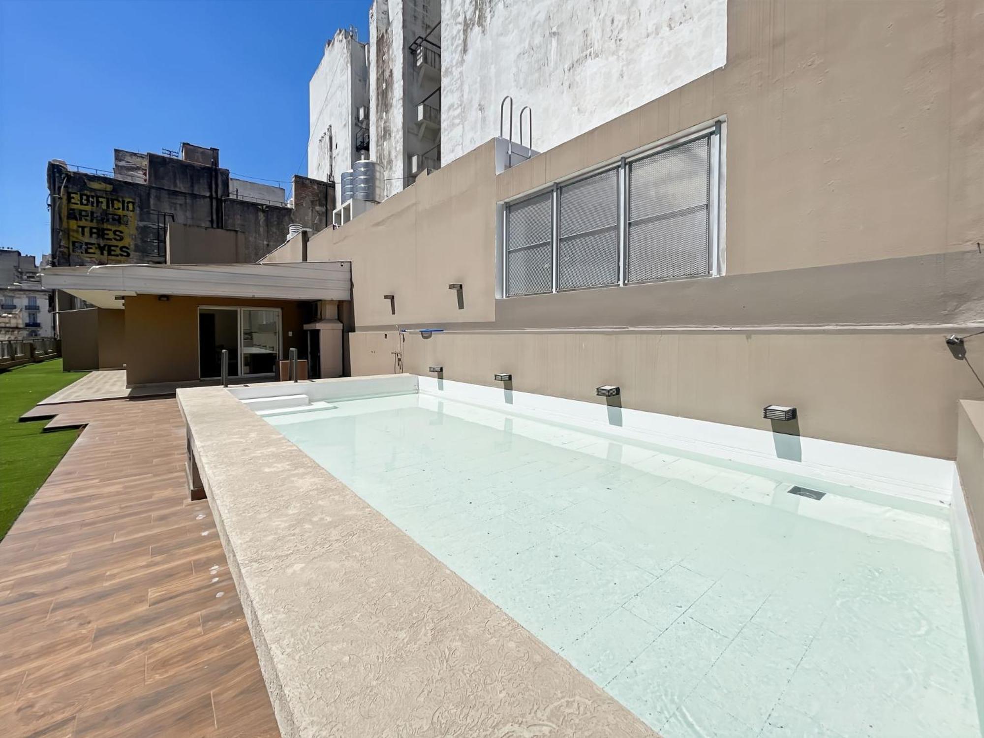 Modern With Amenities In The Heart Of The -u9 *