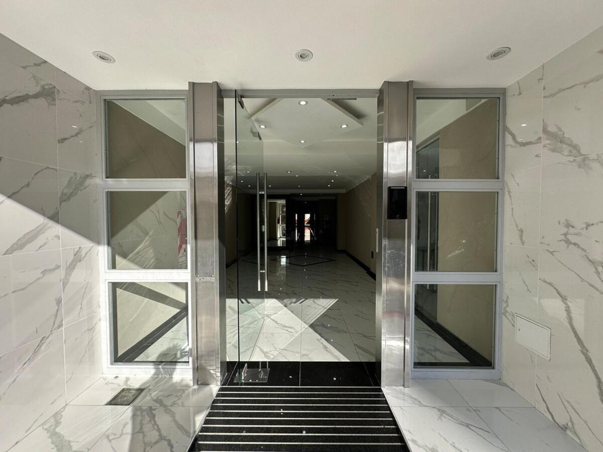Zafiro Art Two- Modern *