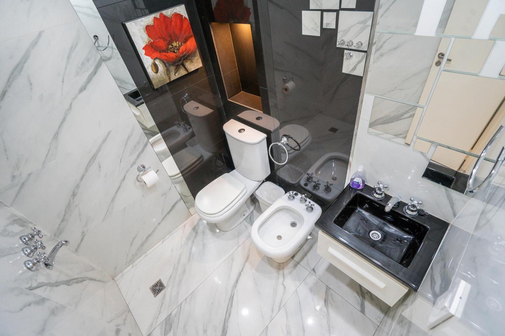 Apartamento Lujoso Con Jacuzzi, 140m2 Ideal Para Familias Grandes En Retiro Buenos Aires