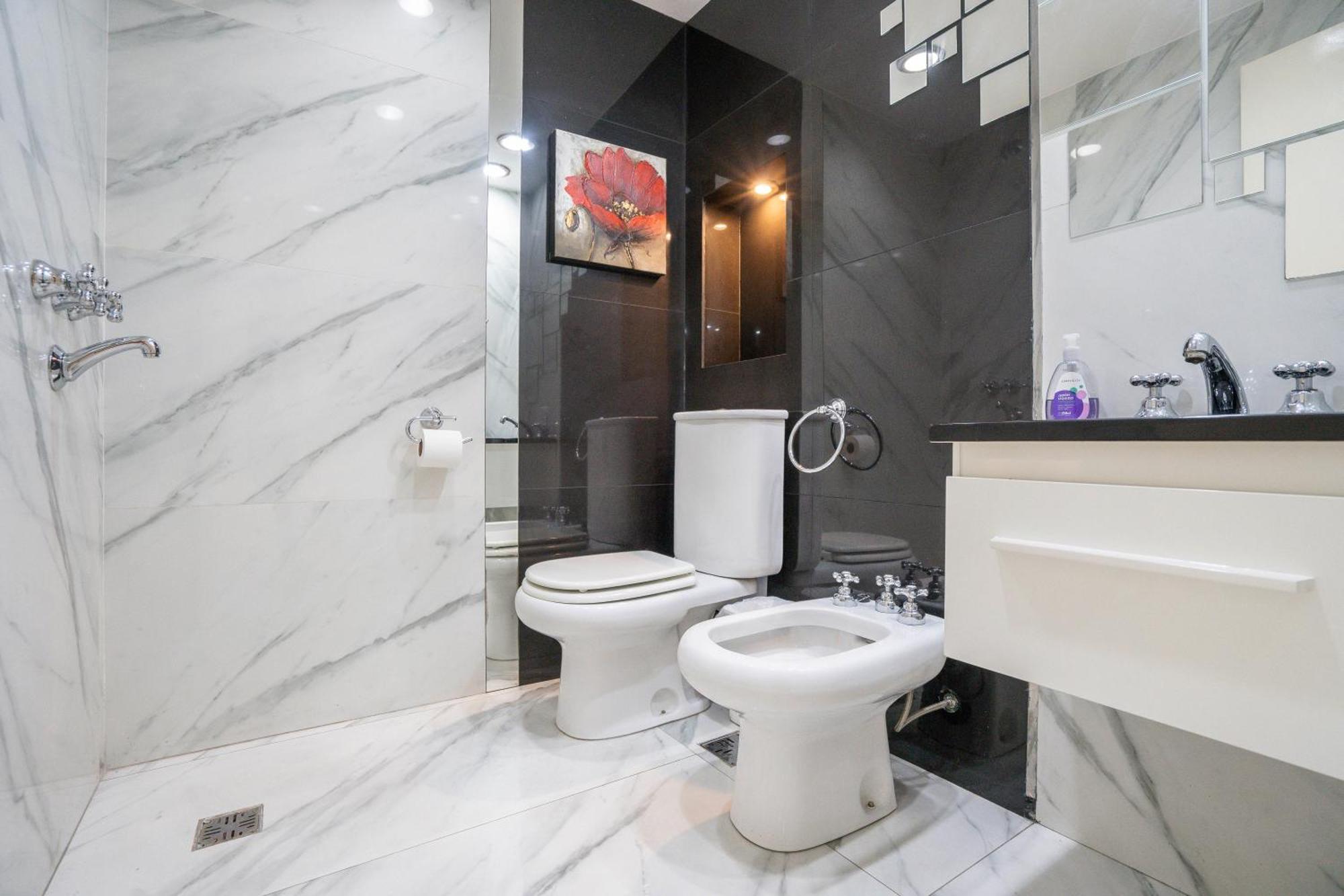 Lujoso Con Jacuzzi, 140m2 Ideal Para Familias Grandes En Retiro Apartamento