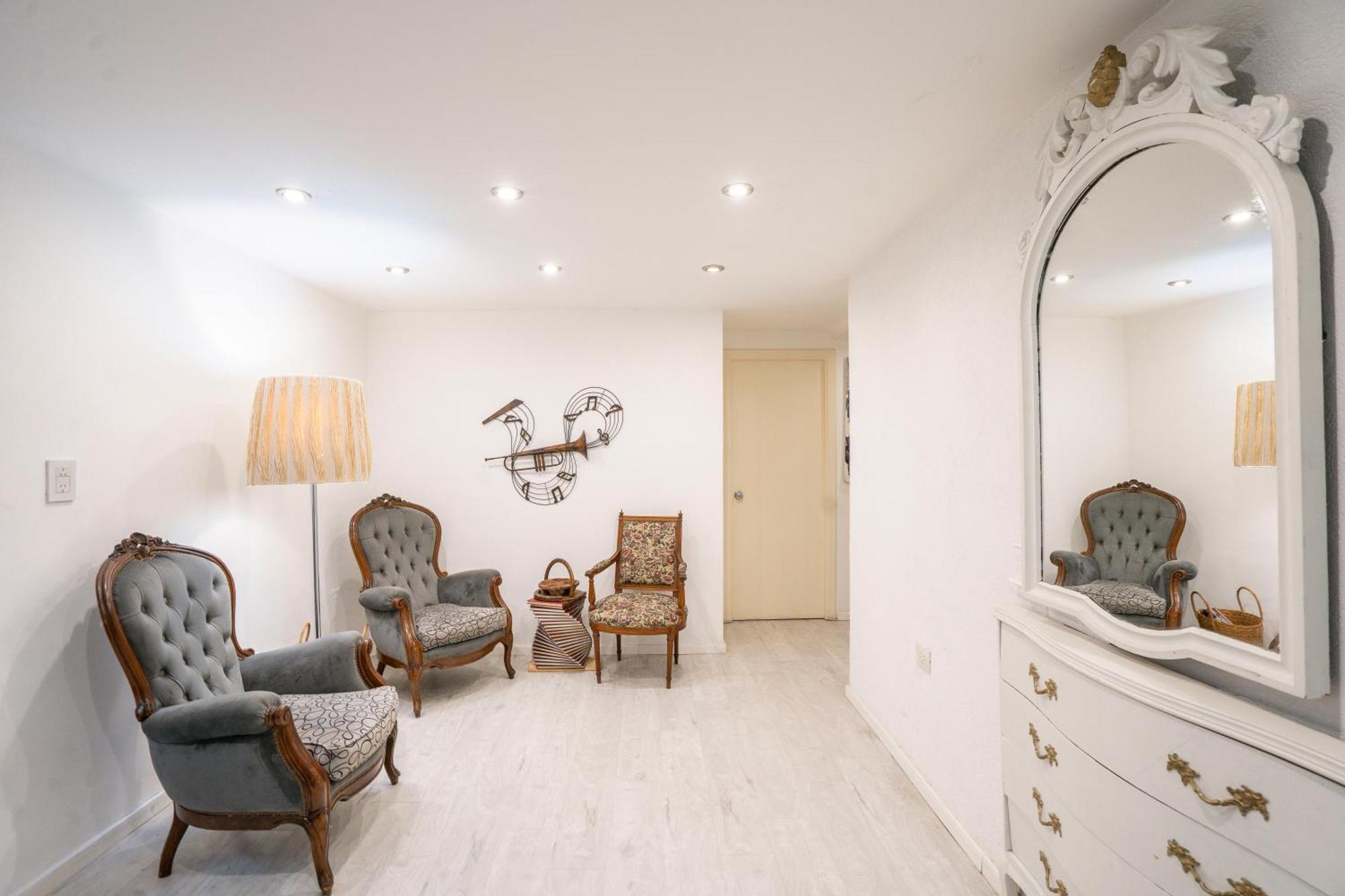 Lujoso Con Jacuzzi, 140m2 Ideal Para Familias Grandes En Retiro Apartamento Buenos Aires